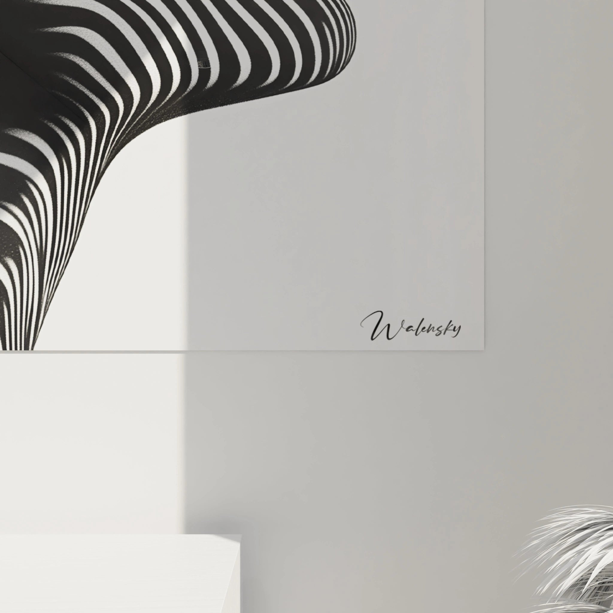 Un tableau portrait abstrait composé uniquement de rayures blanches ondulantes sur fond noir. Le motif linéaire s'organise pour révéler un profil humain en vue latérale, jouant sur les contrastes tranchés et les illusions de relief pour transformer de simples lignes en formes reconnaissables.
