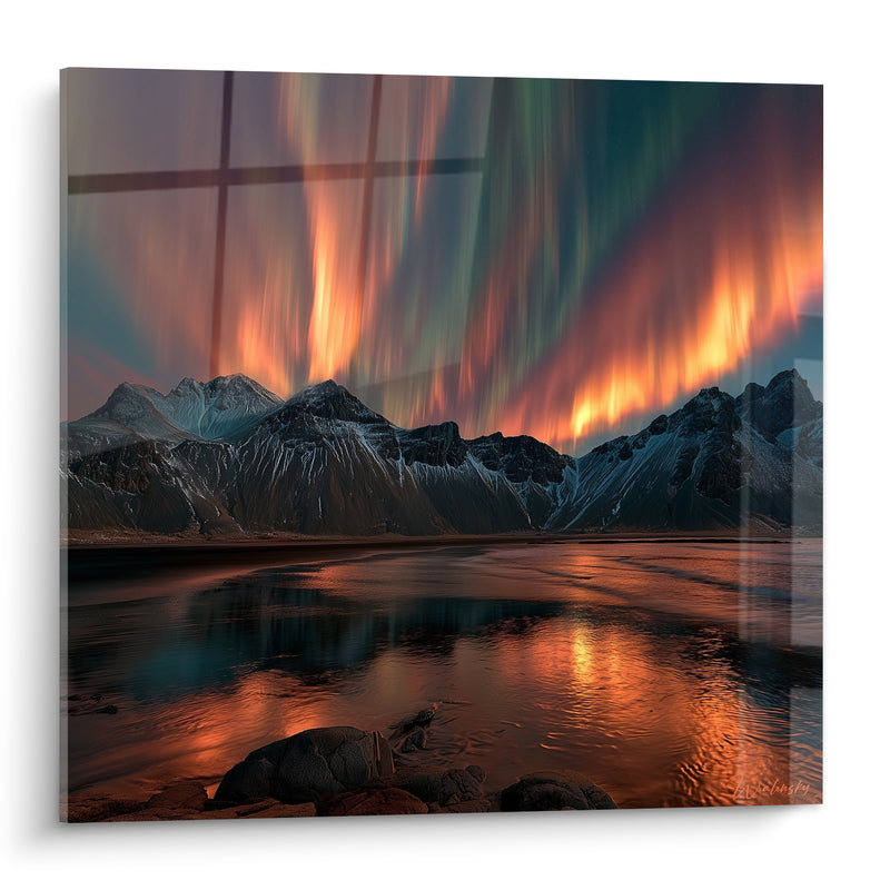 Gemälde Verschneite Berge unter orange-grünem Himmel - Polare Entzündung - Edition Borealis