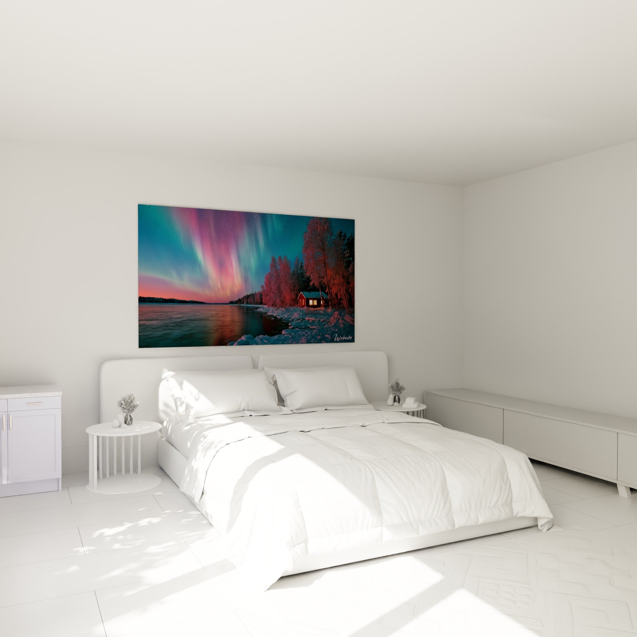 Voiles roses et bleus de l'aurore boréale au-dessus d'un lit dans une chambre claire