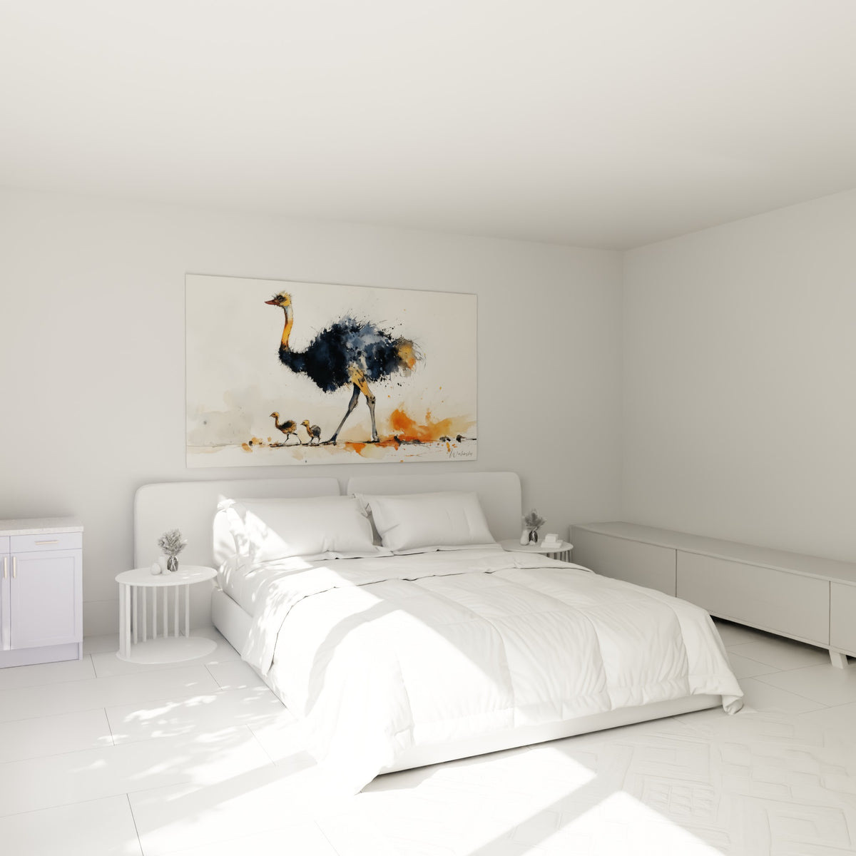 Poussins fauves suivant une autruche anthracite et orange, accrochée au-dessus d'un lit dans une chambre claire