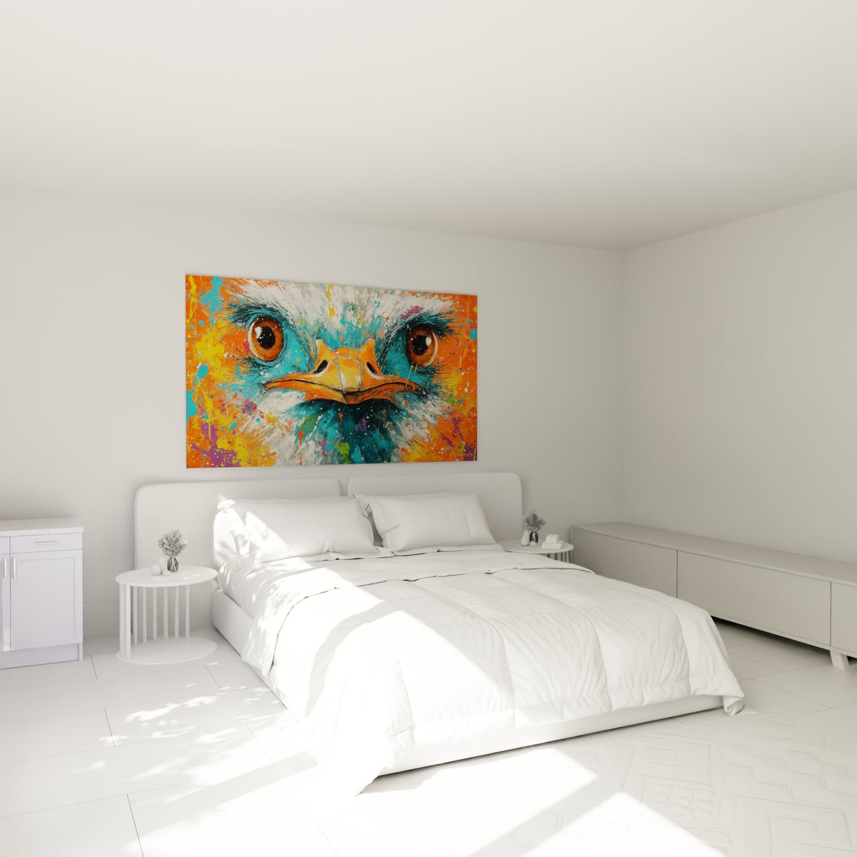 Oiseau au regard intense, bec orange et plumage turquoise, accroché au-dessus d'un lit dans une chambre claire.