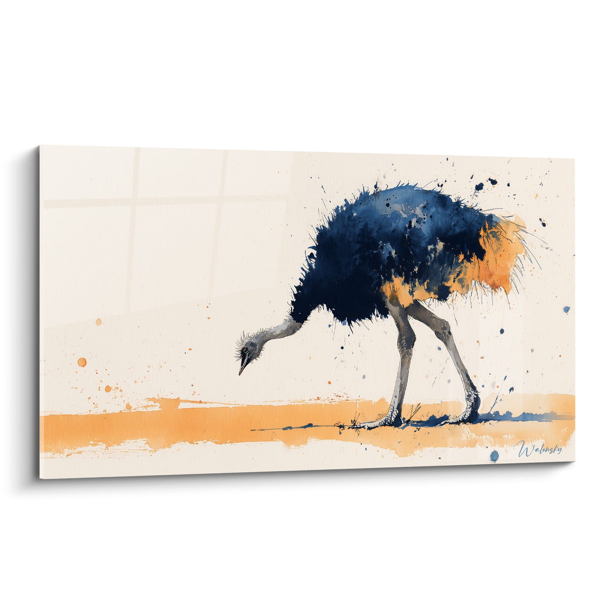 Autruche penchée en aquarelle bleu marine et ocre, éclaboussures sur fond crème épuré