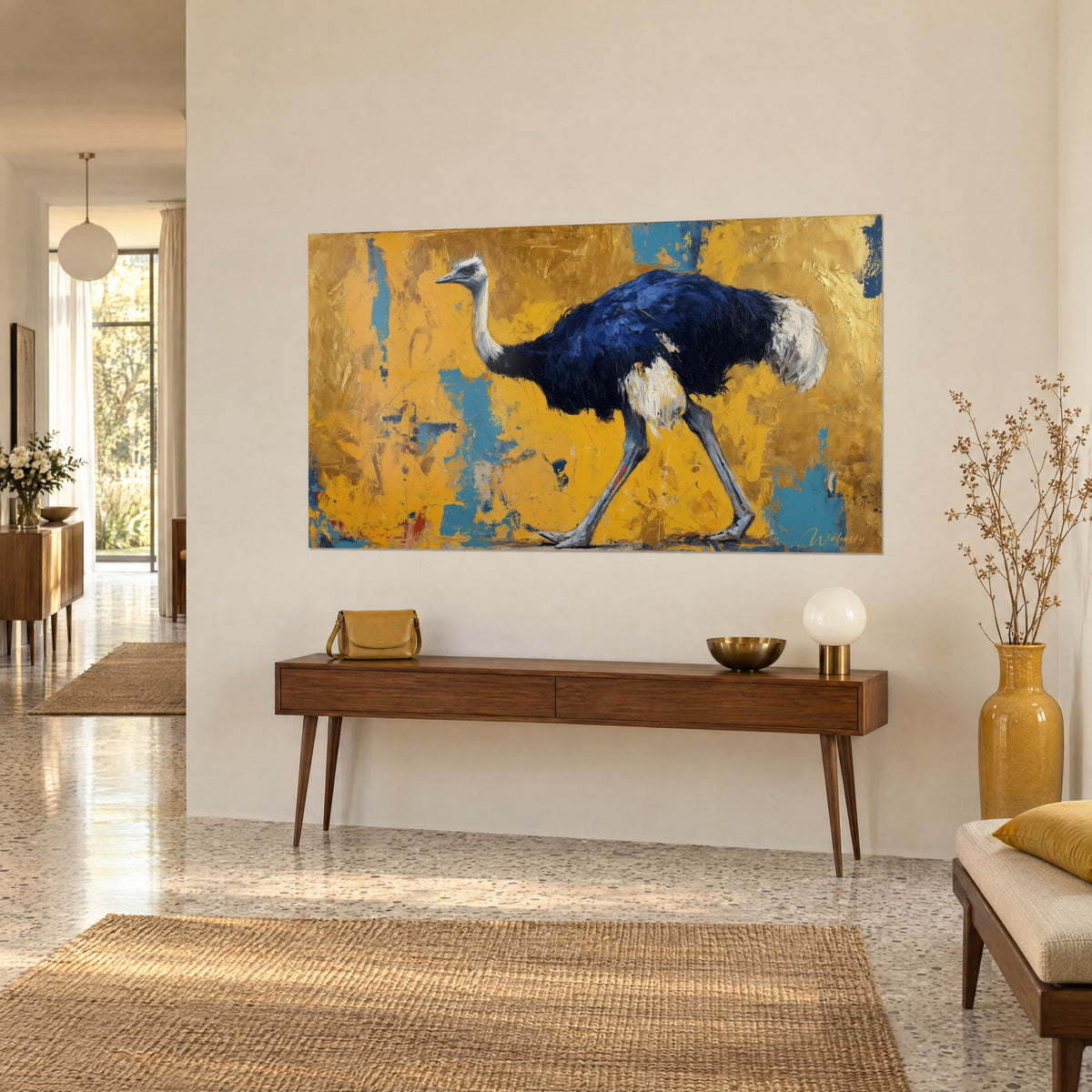 Tableau oiseau coureur d'Afrique à la croupe blanche, empâtements ocre doré et touches turquoise, au-dessus d'une console en bois