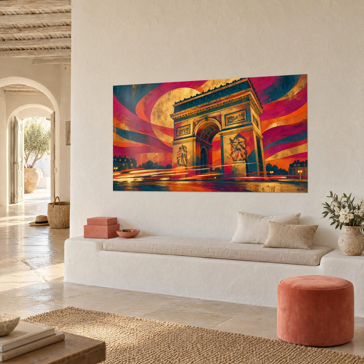 Quadro di un monumento parigino con sculture ocra, luna dorata e nastri magenta, blu e arancio, su una parete bianca con panca