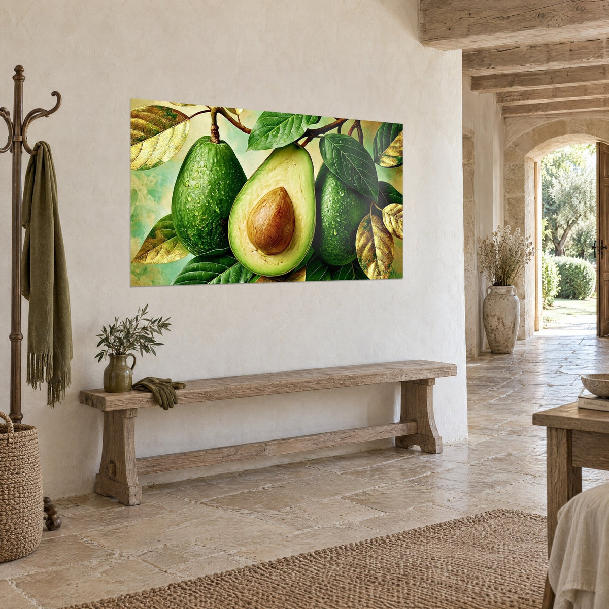 Gemälde mit halber Avocado und kupferbraunem Kern zwischen zwei smaragdgrünen Früchten und ockerfarbenen Blättern, an einer verputzten Steinwand eines Hauses