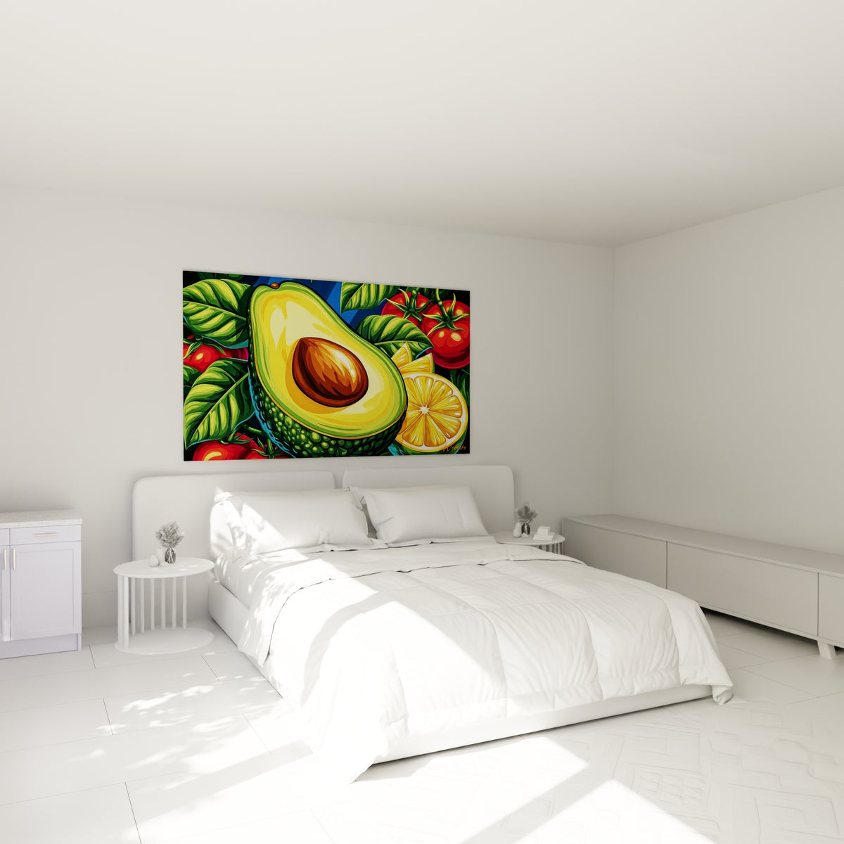 Fruit d'avocat vert tendre et noyau doré peints, accroché au-dessus d'un lit dans une chambre claire