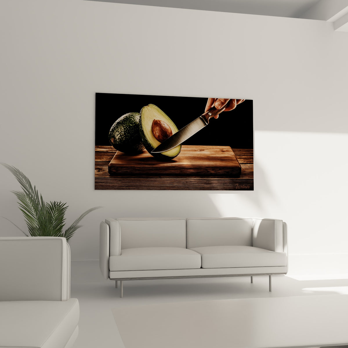 Fruit vert entaillé révélant sa chair crémeuse, tableau suspendu au-dessus d'un canapé dans un salon lumineux
