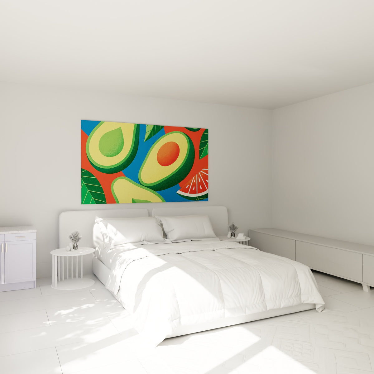 Avocats colorés en vert et orange, tableau accroché au-dessus d'un lit dans une chambre claire