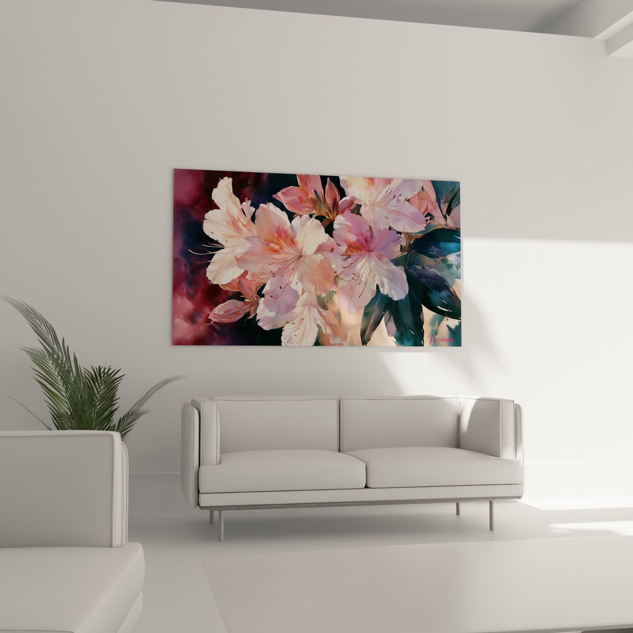 Fleurs d'azalée aux teintes bordeaux et rose pâle disposées au-dessus d'un canapé dans un salon lumineux