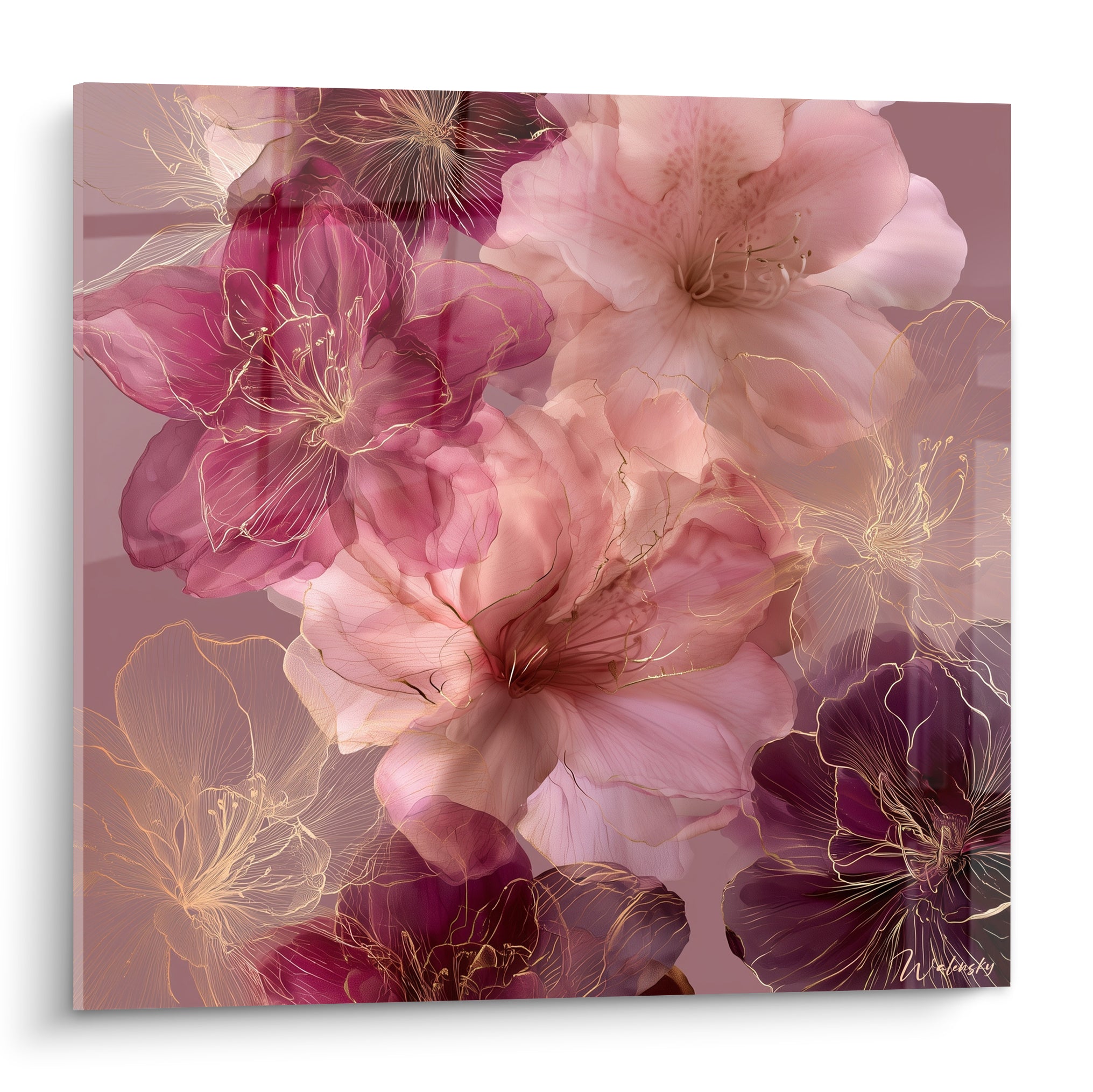 Azalées roses et bordeaux aux contours dorés se superposent en bouquet dense sur fond mauve