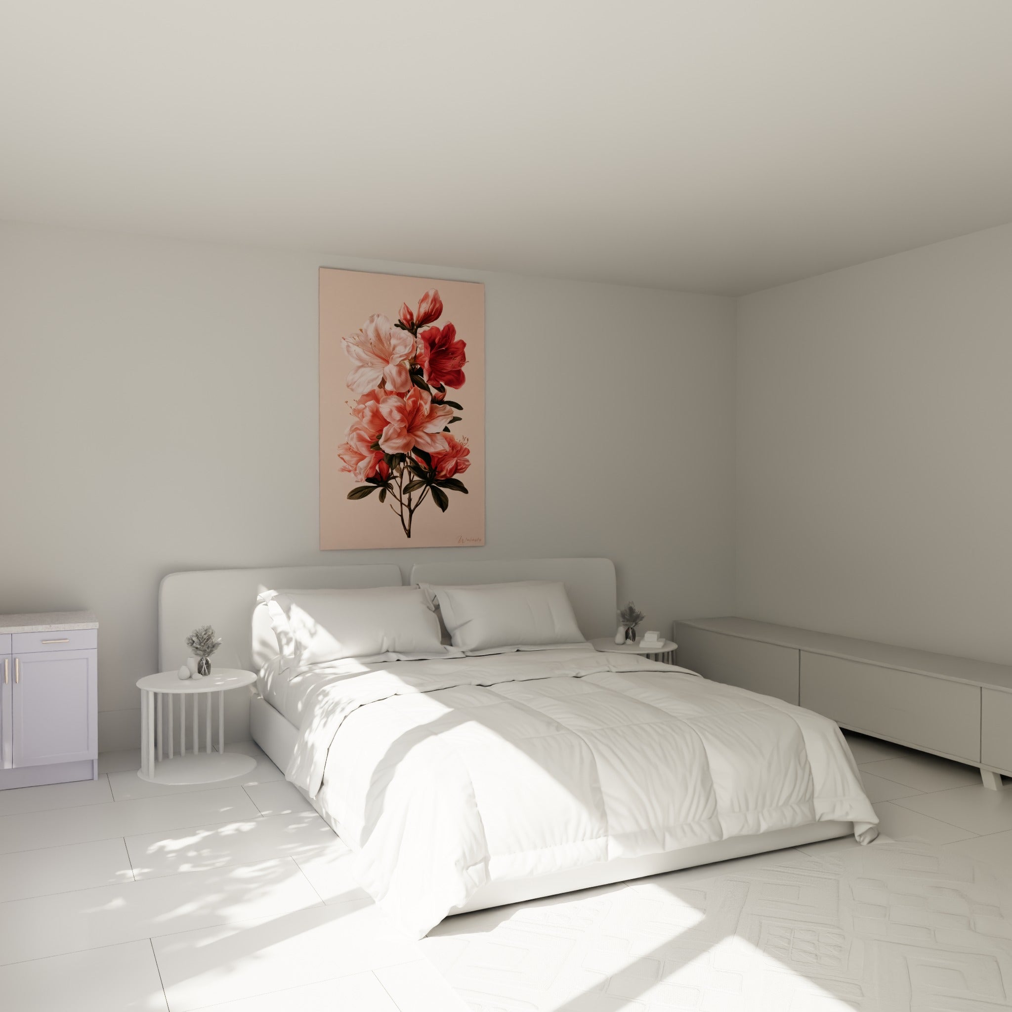 Bouquet d'azalées rose pâle et rouge carmin accroché au-dessus d'un lit dans une chambre claire