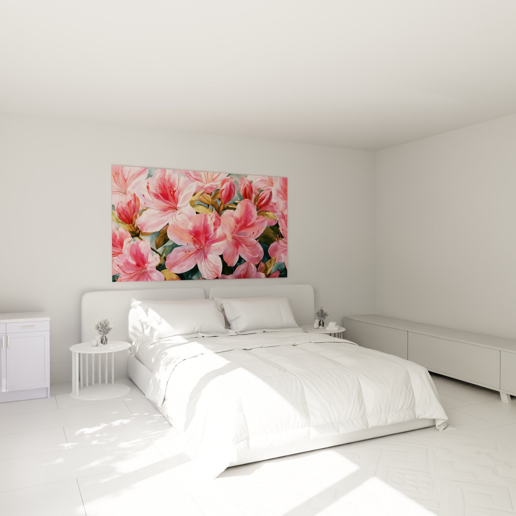Pétales roses et boutons pourpres de l'Azalée accrochés au-dessus d'un lit dans une chambre claire