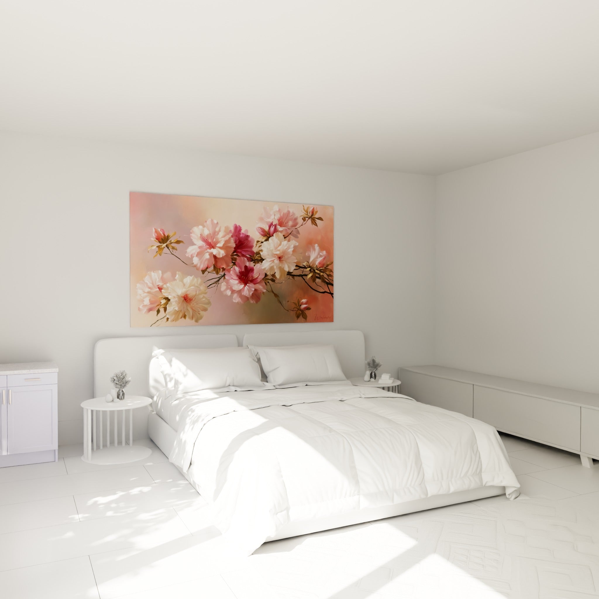Branche d'azalée rose et blanche au-dessus d'un lit dans une chambre claire