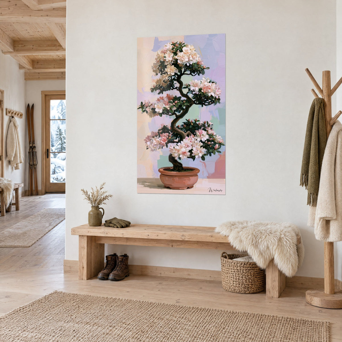 Tableau azalée taillée en étages de fleurs ivoire et rose, pot en terre cuite, fond pastel, sur un mur de chalet vu de trois-quarts