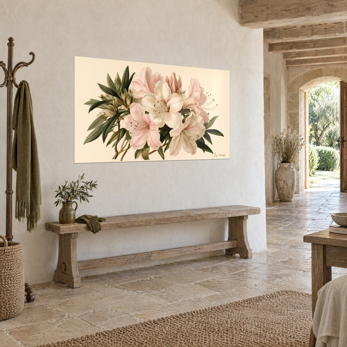 Quadro bouquet di azalee avorio e rosa cipria con stami sottili, fogliame verde oliva, consolle in legno e pietra, casa di campagna
