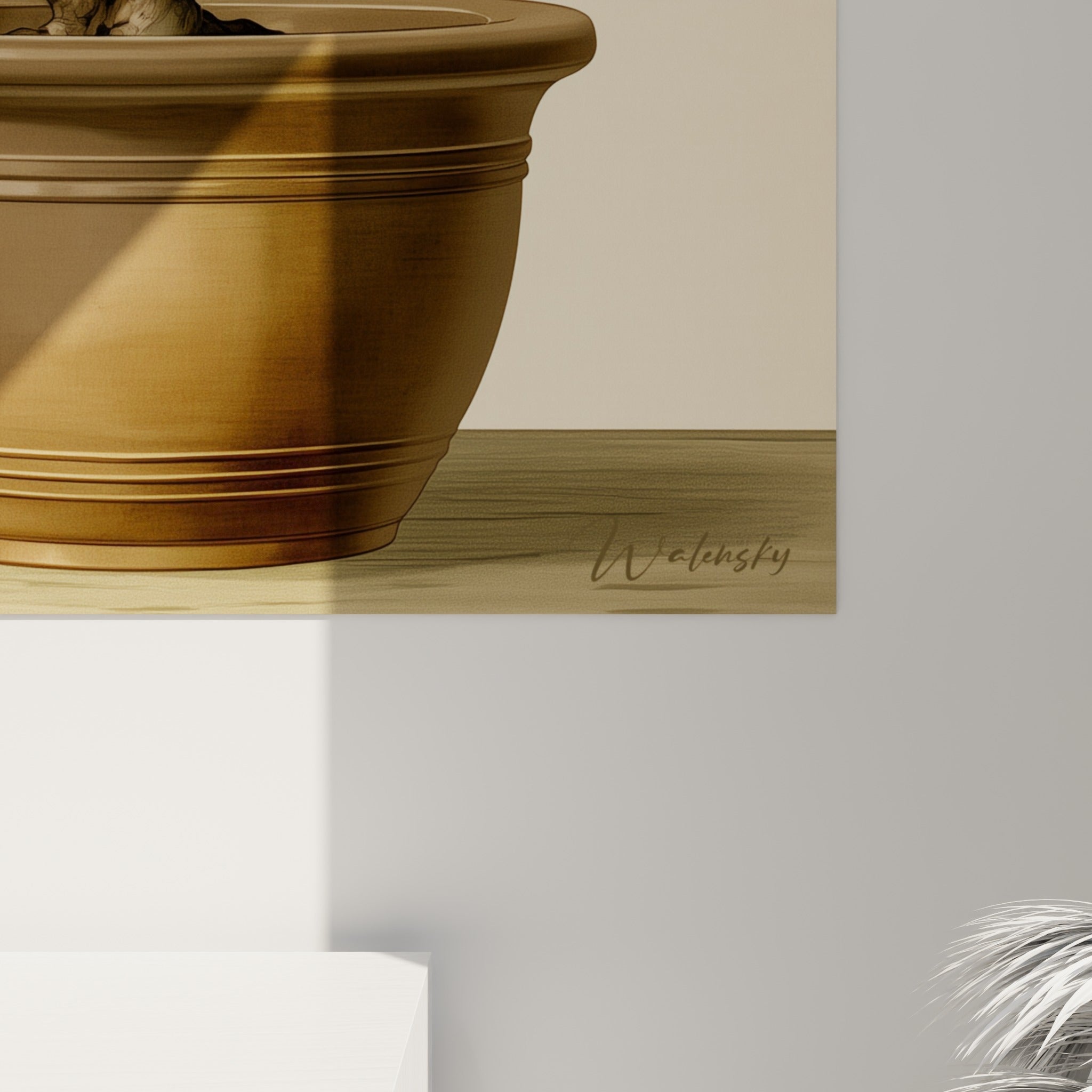 Détail du tronc noueux et des pétales blancs et corail de l'azalée, grain et nuances de peinture visibles