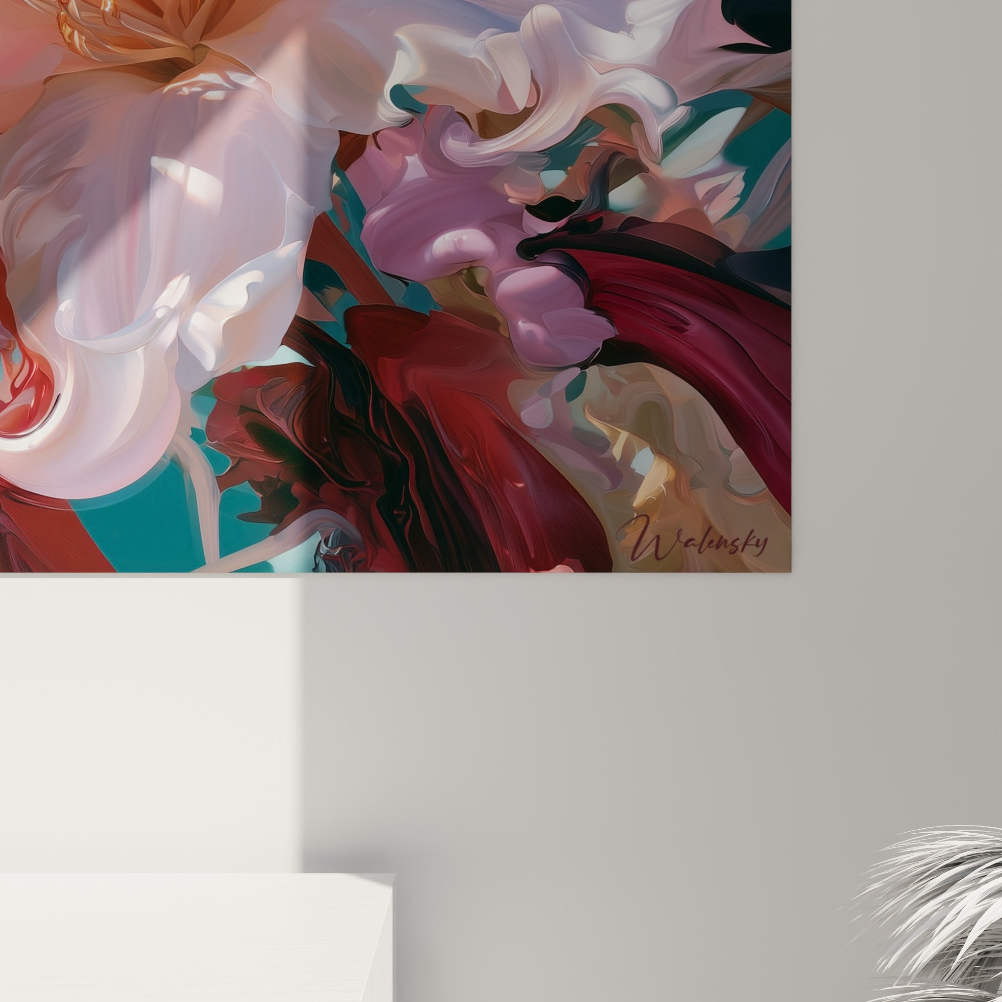 Détail des pétales blancs et étamines corail de l'azalée, grain pictural et coulures visibles de près