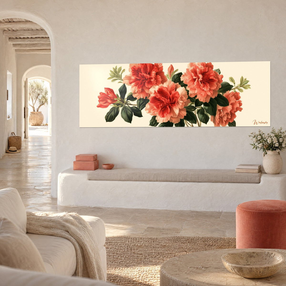 Tableau bouquet de rhododendrons rouge vermillon et rose pêche sur fond crème, banquette blanche, maison méditerranéenne