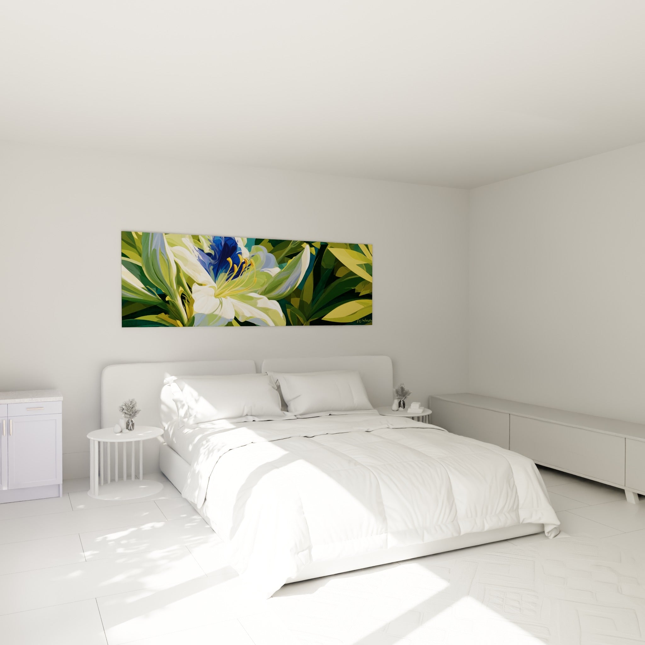 Fleur d'azalée blanche et bleu marine entourée de feuillage vert, au-dessus d'un lit dans une chambre claire