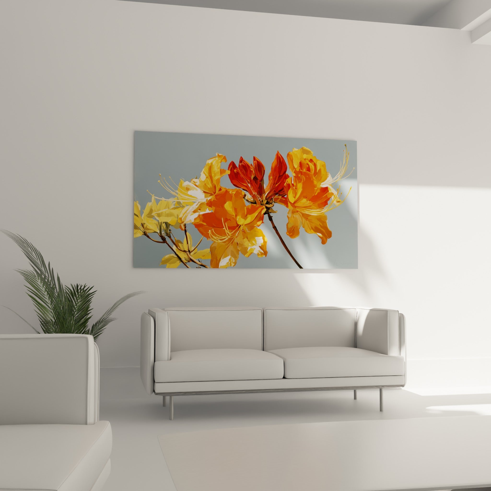 Fleurs d'azalée orange vif et rouge accrochées au-dessus d'un canapé dans un salon lumineux