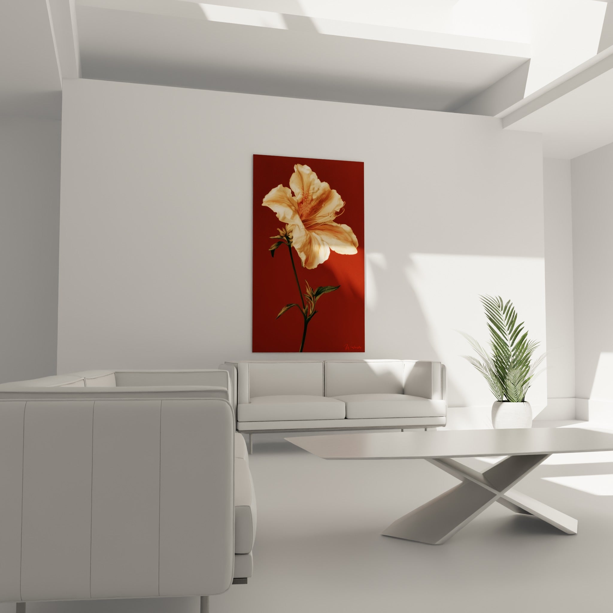 Pétales d'azalée pêche et blanc cassé sur fond rouge brique, au-dessus d'un canapé dans un salon lumineux