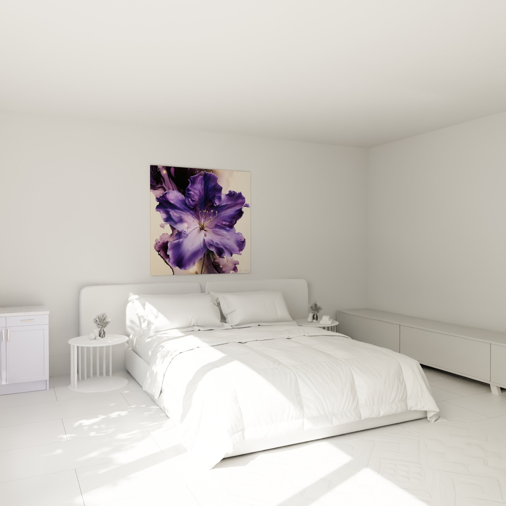 Pétales violets et dorés de cette azalée accrochée au-dessus d'un lit dans une chambre claire