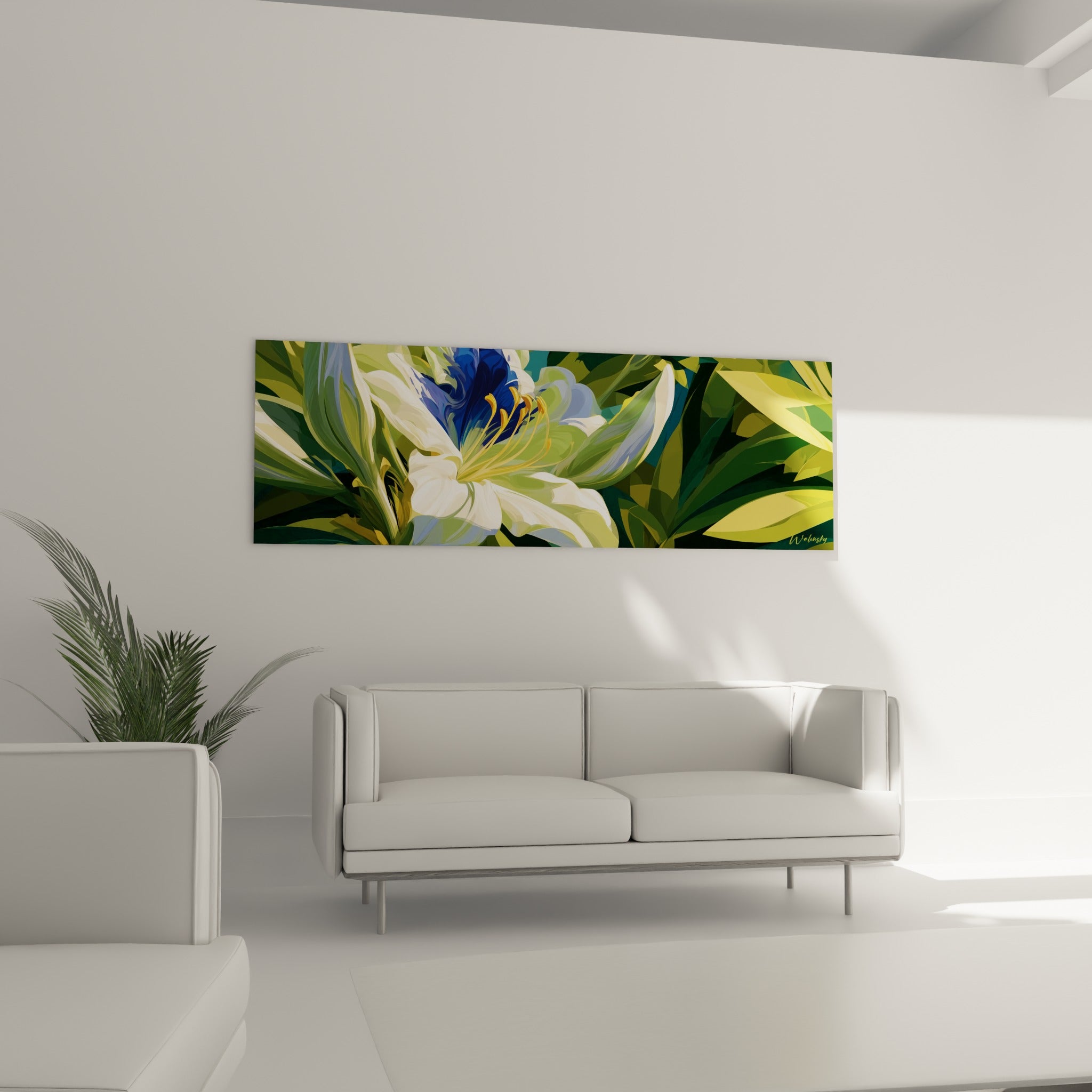 Pétales blancs et bleu nuit d'une azalée sur fond de feuillage vert émeraude, au-dessus d'un canapé dans un salon lumineux