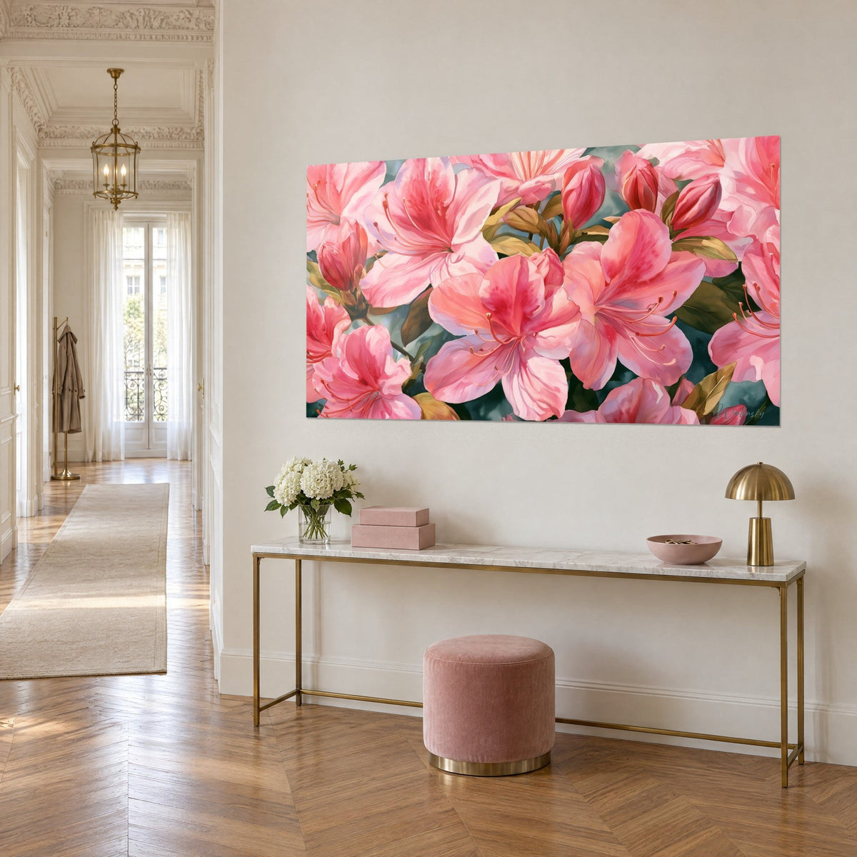 Tableau bouquet de pétales rose tendre et fuchsia sur fond bleu-vert, en trois-quarts, au-dessus d'une console dorée