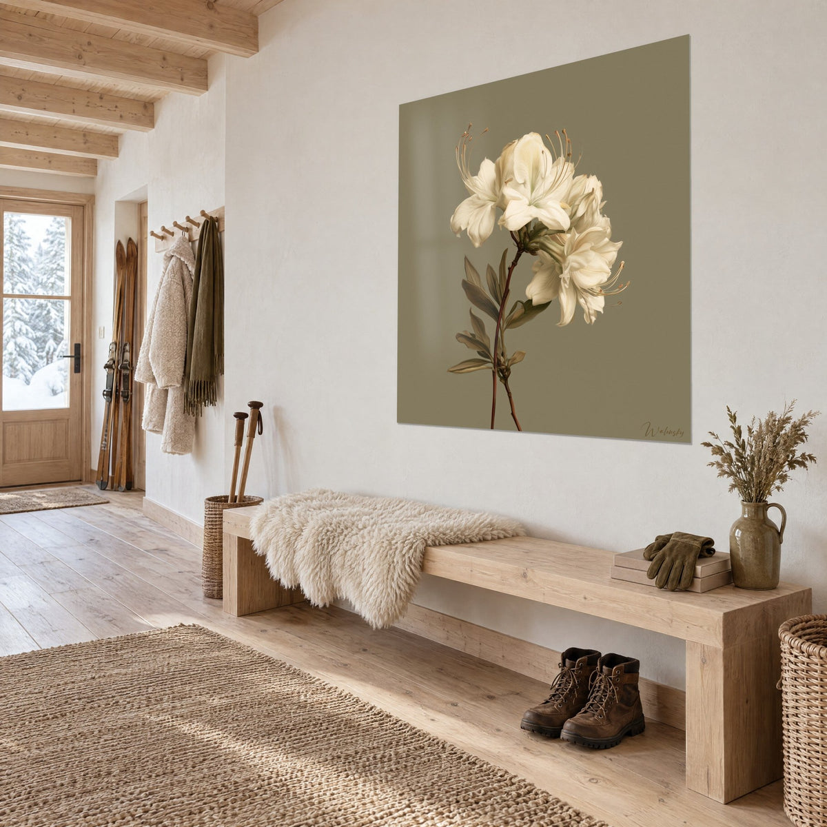 Tableau bouquet de fleurs crème et feuilles vert sauge sur fond kaki, en vue de trois-quarts, banc de bois et chalet
