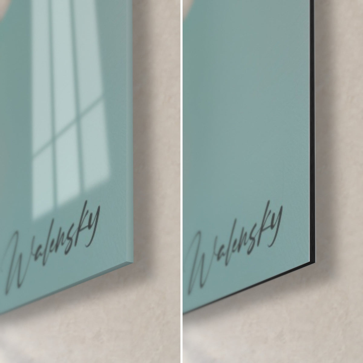 Tableau bouquet d'azalées pêche, coin bas droit, signature noire sur fond turquoise, verre brillant à gauche, Dibond mat à droite