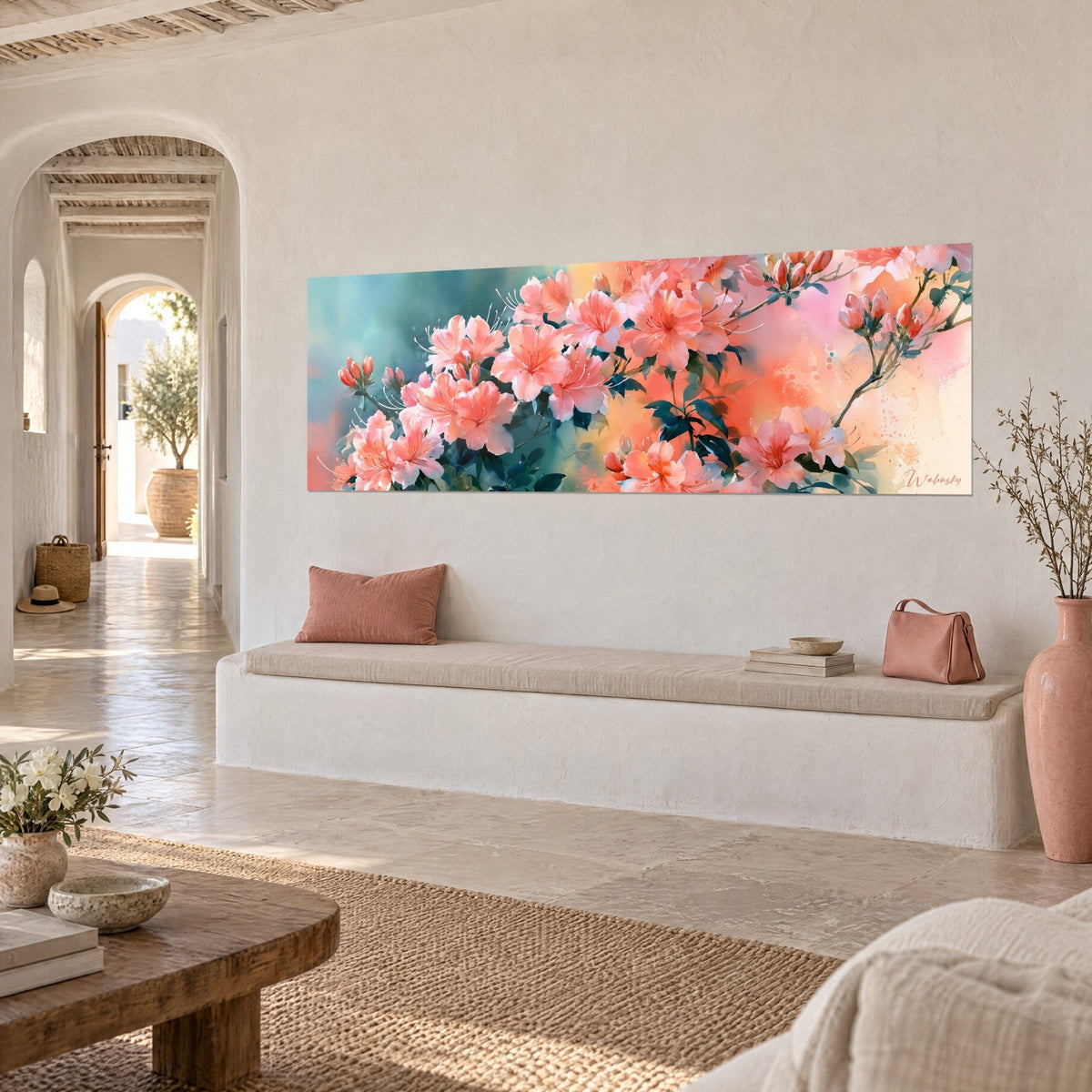 Tableau massif de rhododendrons saumon et rose poudré, feuillage vert sombre, accroché dans un couloir voûté d'une villa méditerranéenne