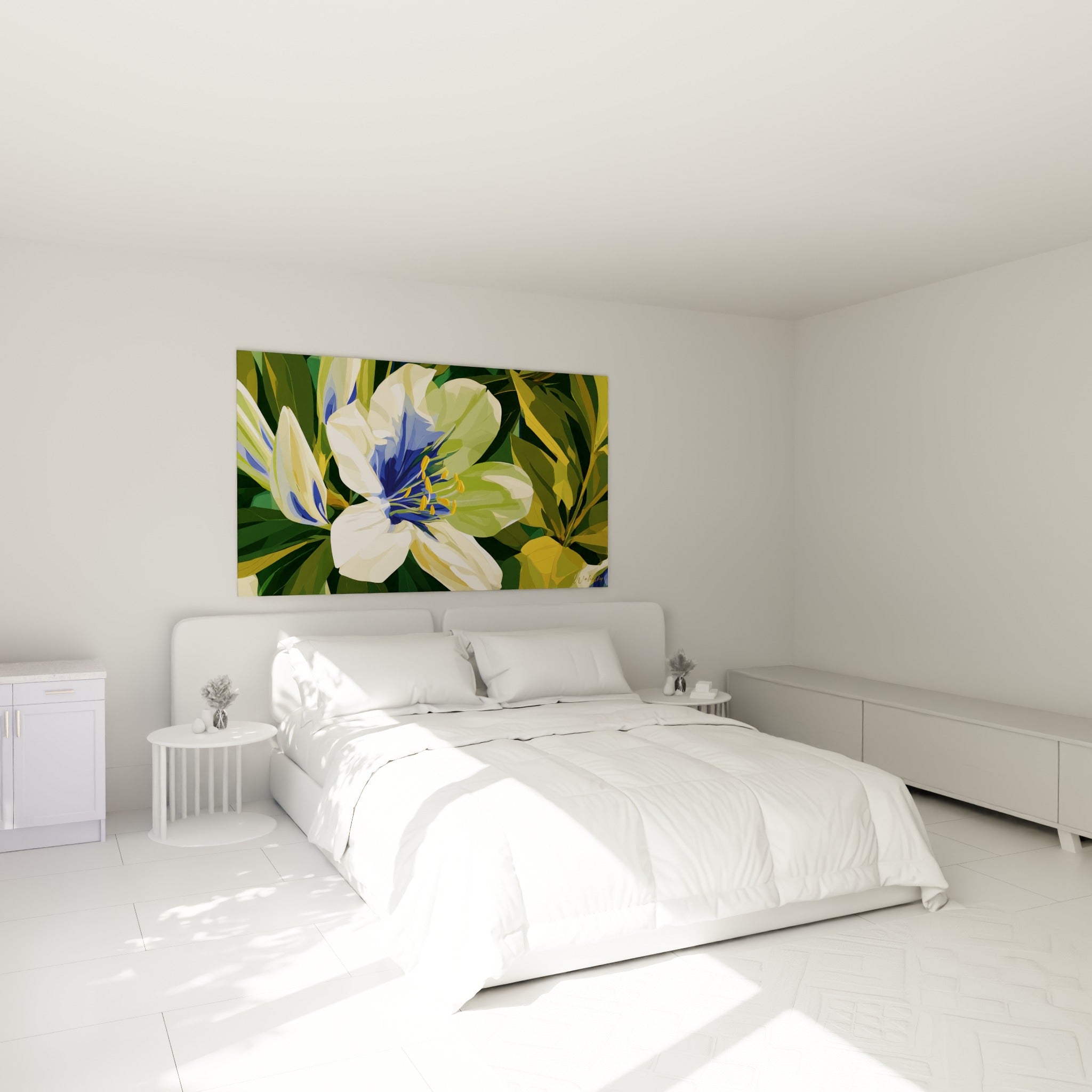 Fleur Azalée blanche et bleue aux étamines dorées, accrochée au-dessus d'un lit dans une chambre claire