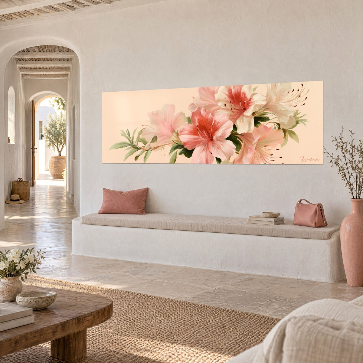 Tableau branche fleurie aux pétales corail et ivoire sur fond pêche, feuilles vert sauge, banquette et couloir voûté