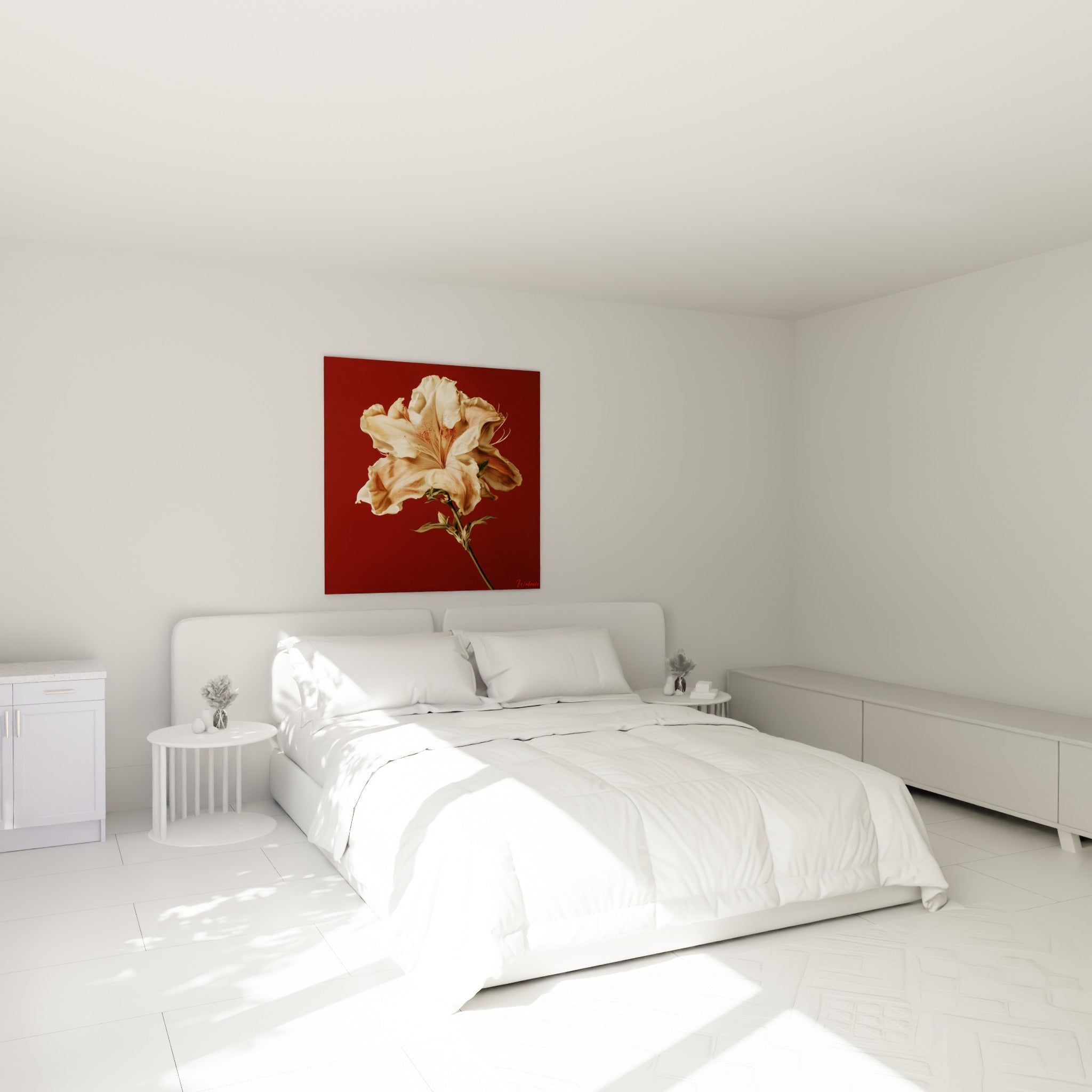 Fleur d'azalée crème et corail peinte finement, accrochée au-dessus d'un lit dans une chambre claire