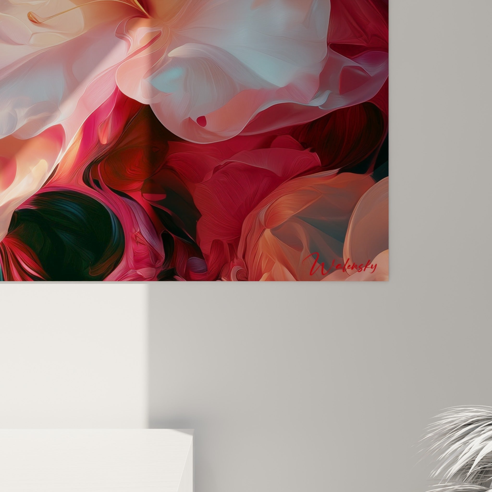 Grain pictural des pétales blancs et corail de l'azalée, coulures fluides et textures veloutées visibles de près