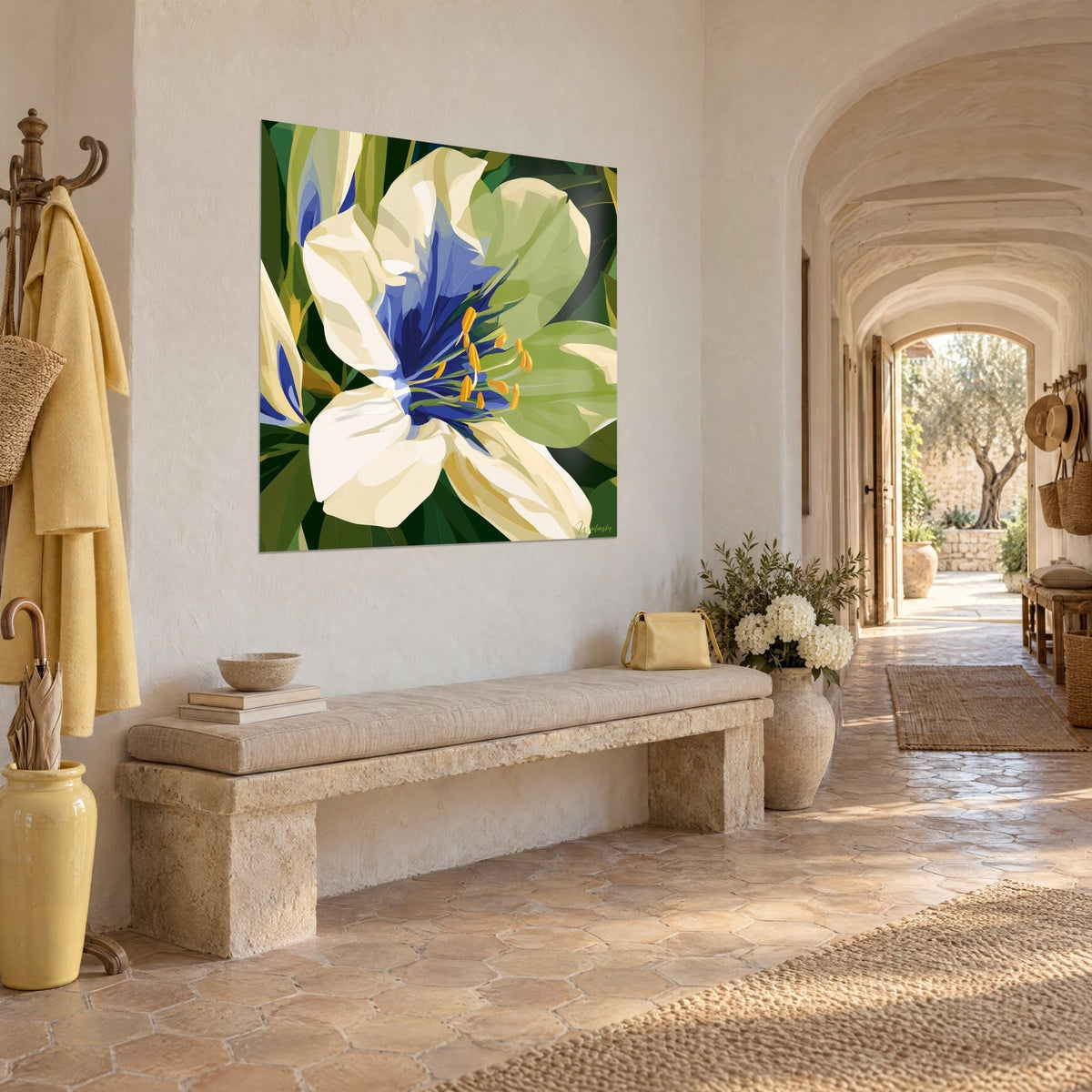 Tableau azalée crème au centre bleu profond, grandes feuilles vert tendre, vu de trois quarts dans un couloir voûté de mas provençal