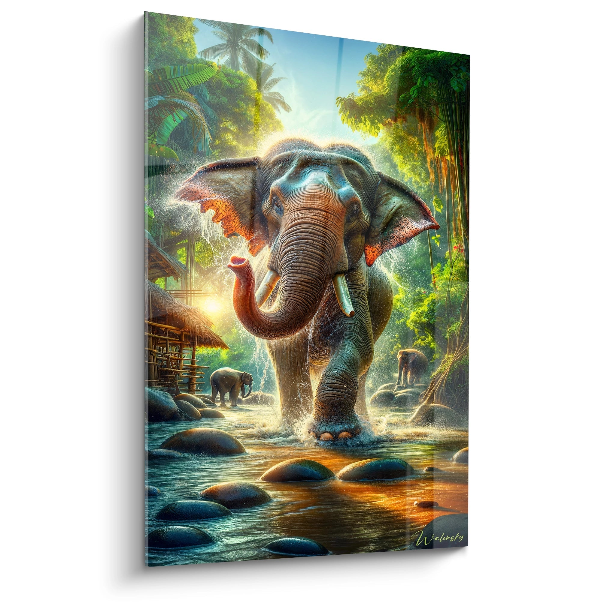 Un tableau d'animal montrant un éléphant marchant dans une rivière peu profonde avec des éclaboussures d'eau. La peau grise et texturée présente des reflets bleutés et orangés. L'environnement tropical luxuriant aux teintes vertes vives encadre la scène avec d'autres éléphants en arrière-plan.
