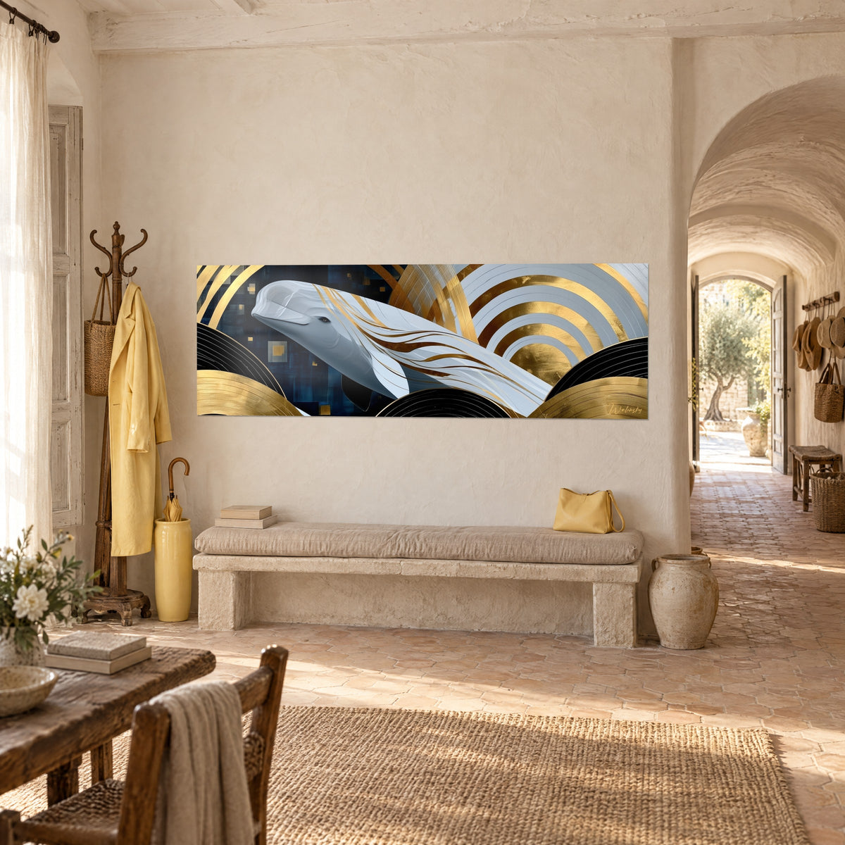 Tableau cétacé pâle glissant parmi des demi-cercles d'or et d'ébène sur fond bleu nuit, banc de pierre, mas provençal