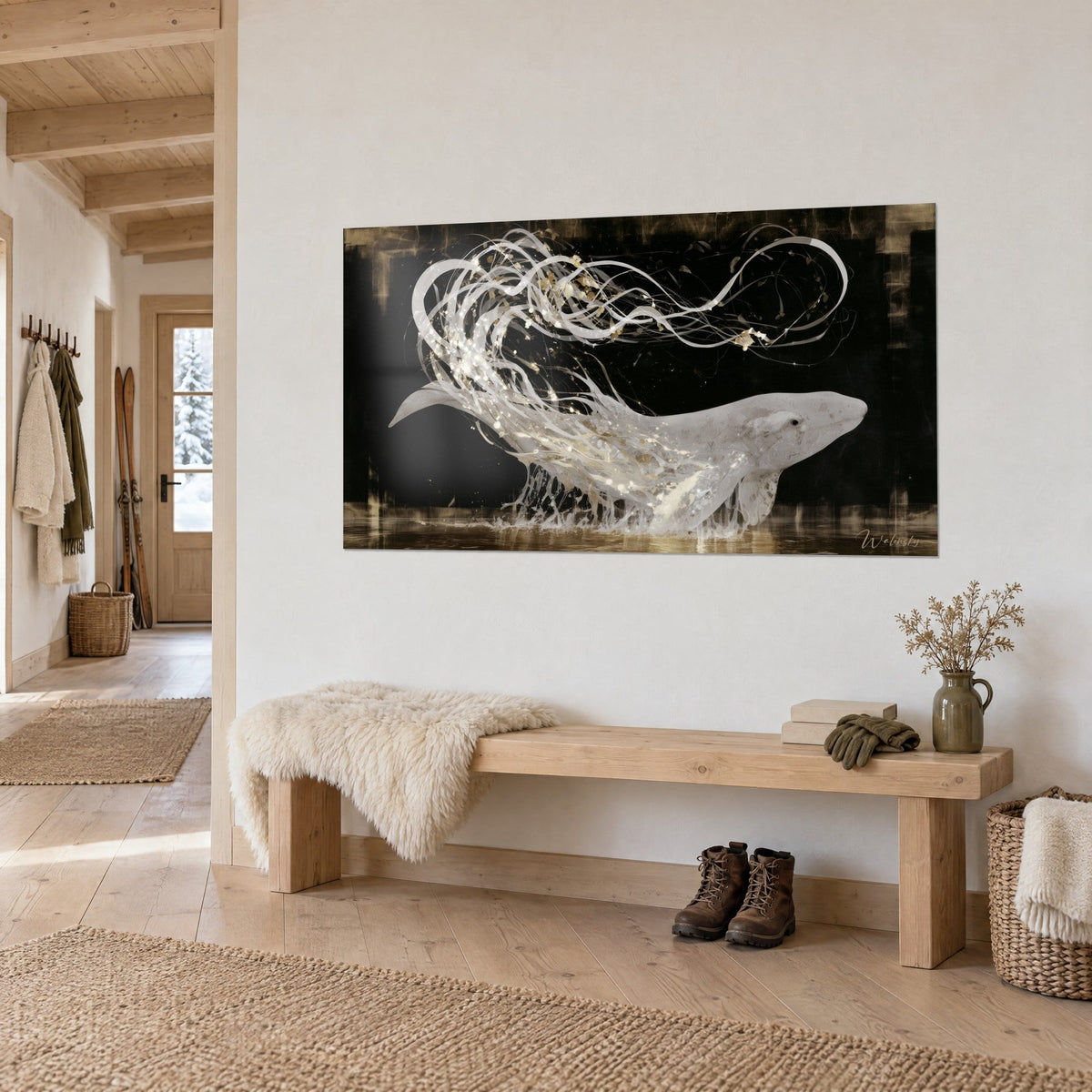 Tableau baleine blanche aux rubans nacrés tourbillonnants, fond noir et éclats d'or, sur un mur de chalet clair