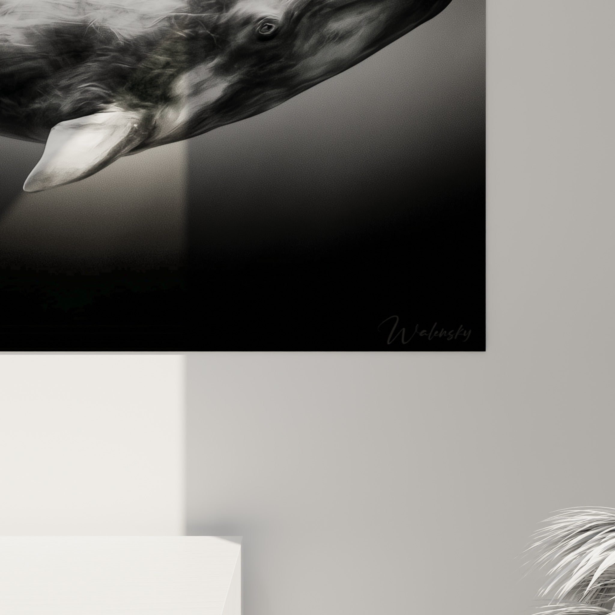 Détail de la texture picturale grise et noire, grain de peau et reflets lumineux visibles de près sur la toile