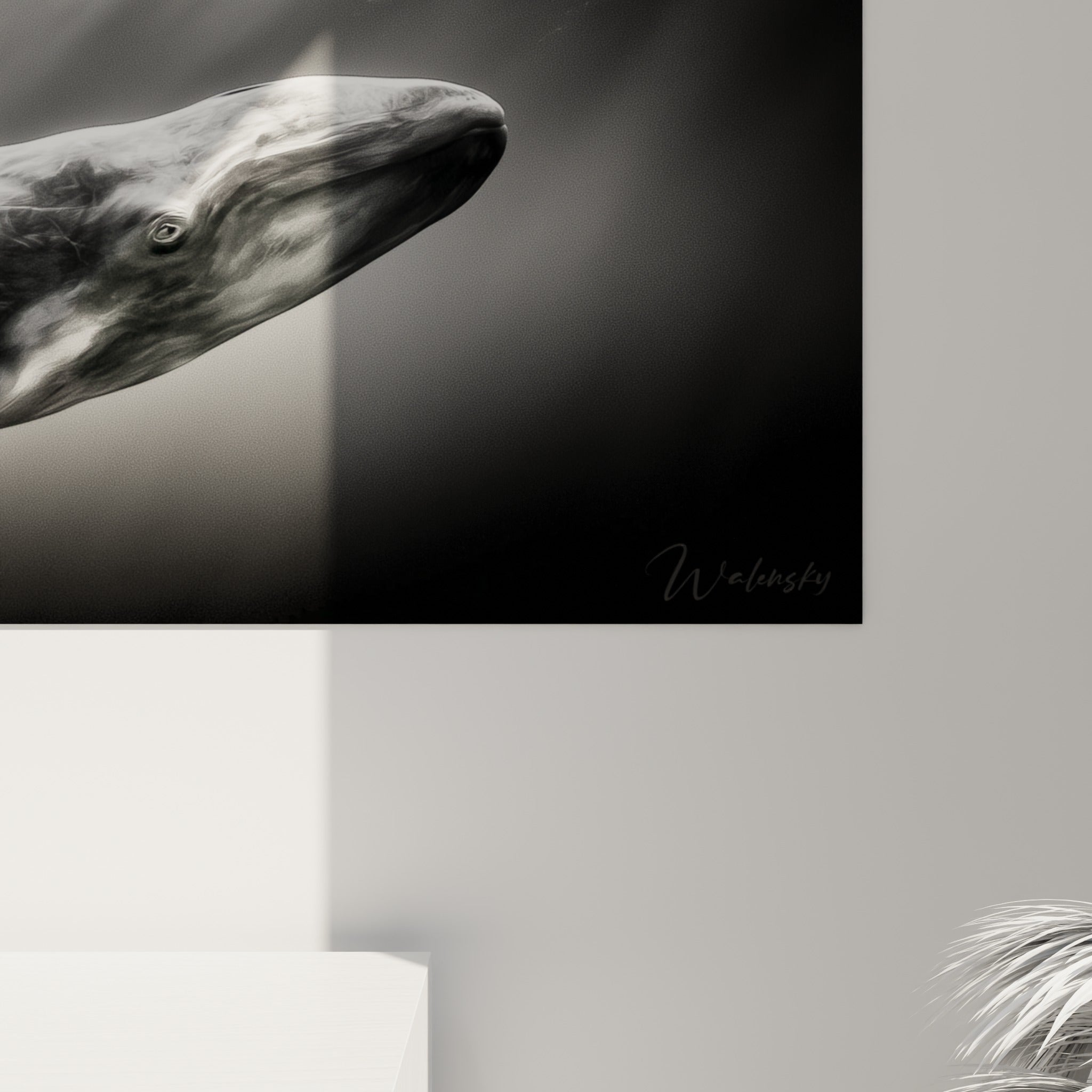 Empâtements gris et noirs révélant la texture marbrée de la peau, coulures de lumière argentée