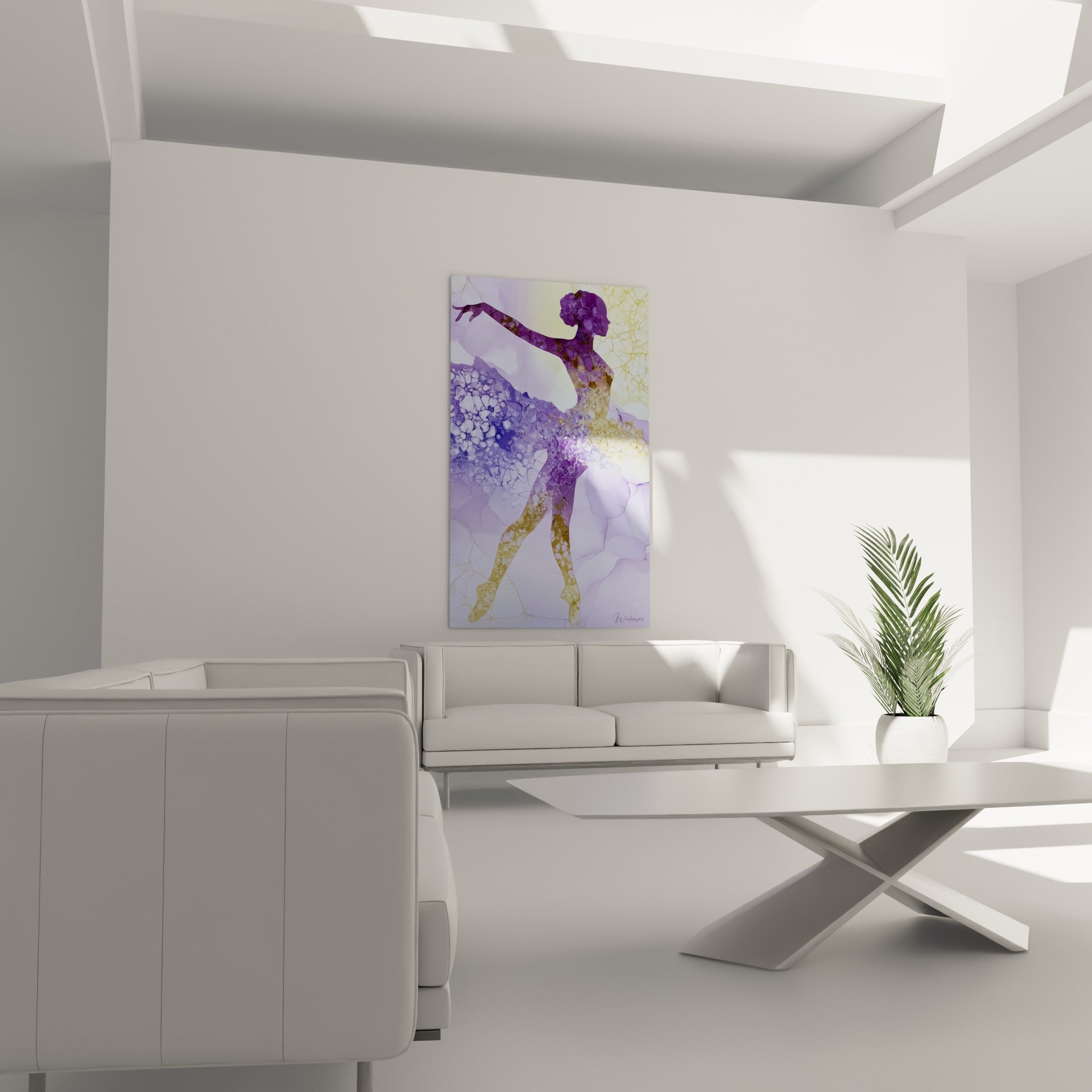 Ballerine stylisée aux teintes lilas et or, jambe en équilibre, au-dessus d'un canapé dans un salon lumineux