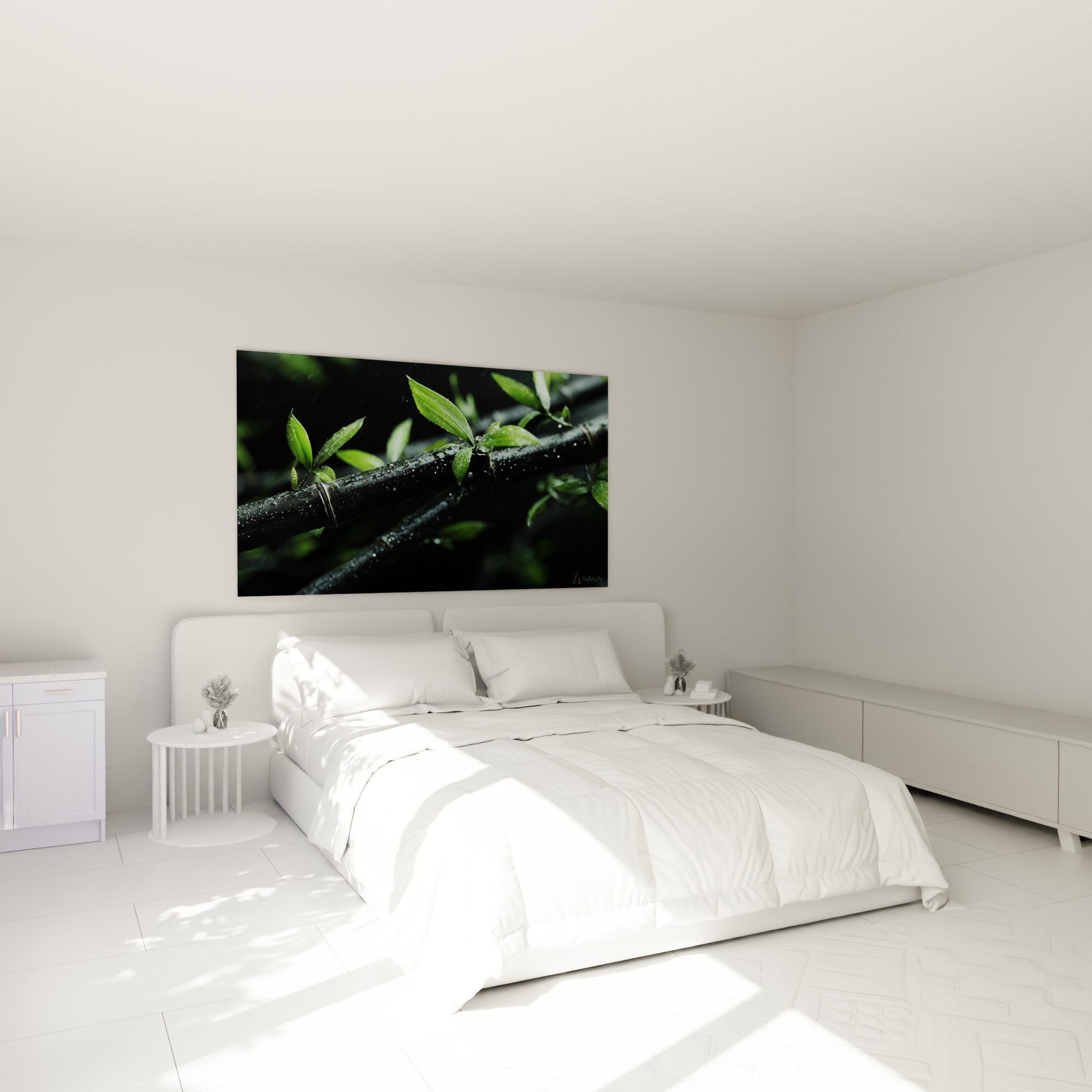 Tiges de bambou anthracite et feuillage vert perlé de pluie, au-dessus d'un lit dans une chambre claire