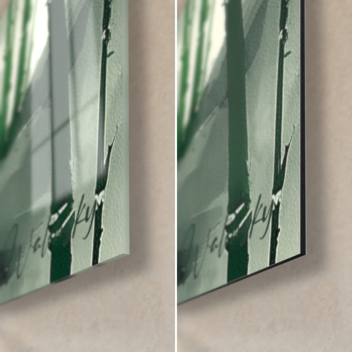 Tableau bambous aux tiges vert profond, coin bas droit en verre brillant et alu Dibond mat noir, tranche de 3 mm visible