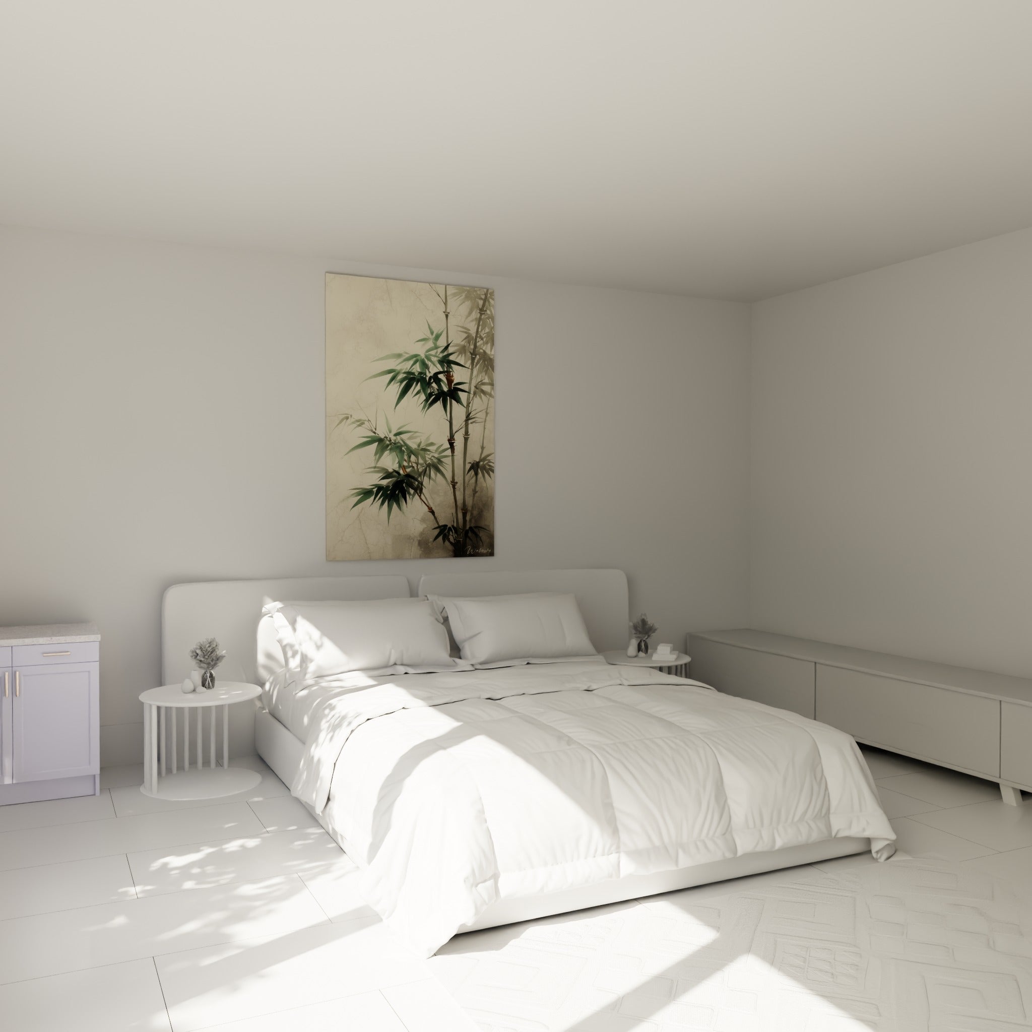 Feuilles vert sauge et tiges ocre du bambou suspendues au-dessus d'un lit dans une chambre claire