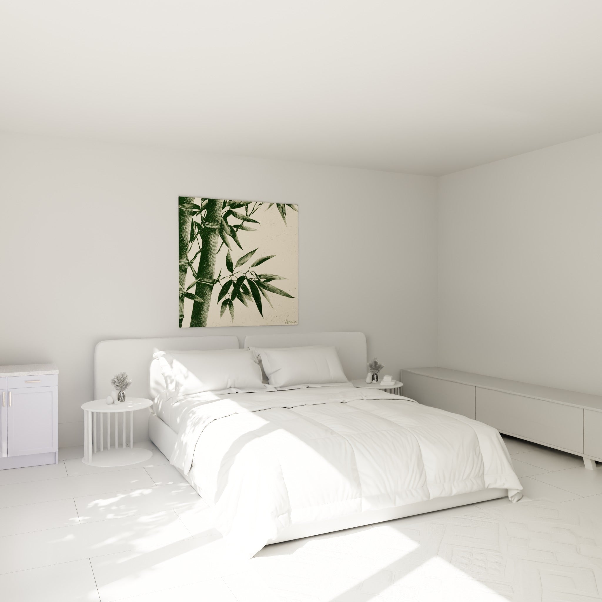 Tiges de bambou vert foncé sur fond crème, accrochées au-dessus d'un lit dans une chambre claire