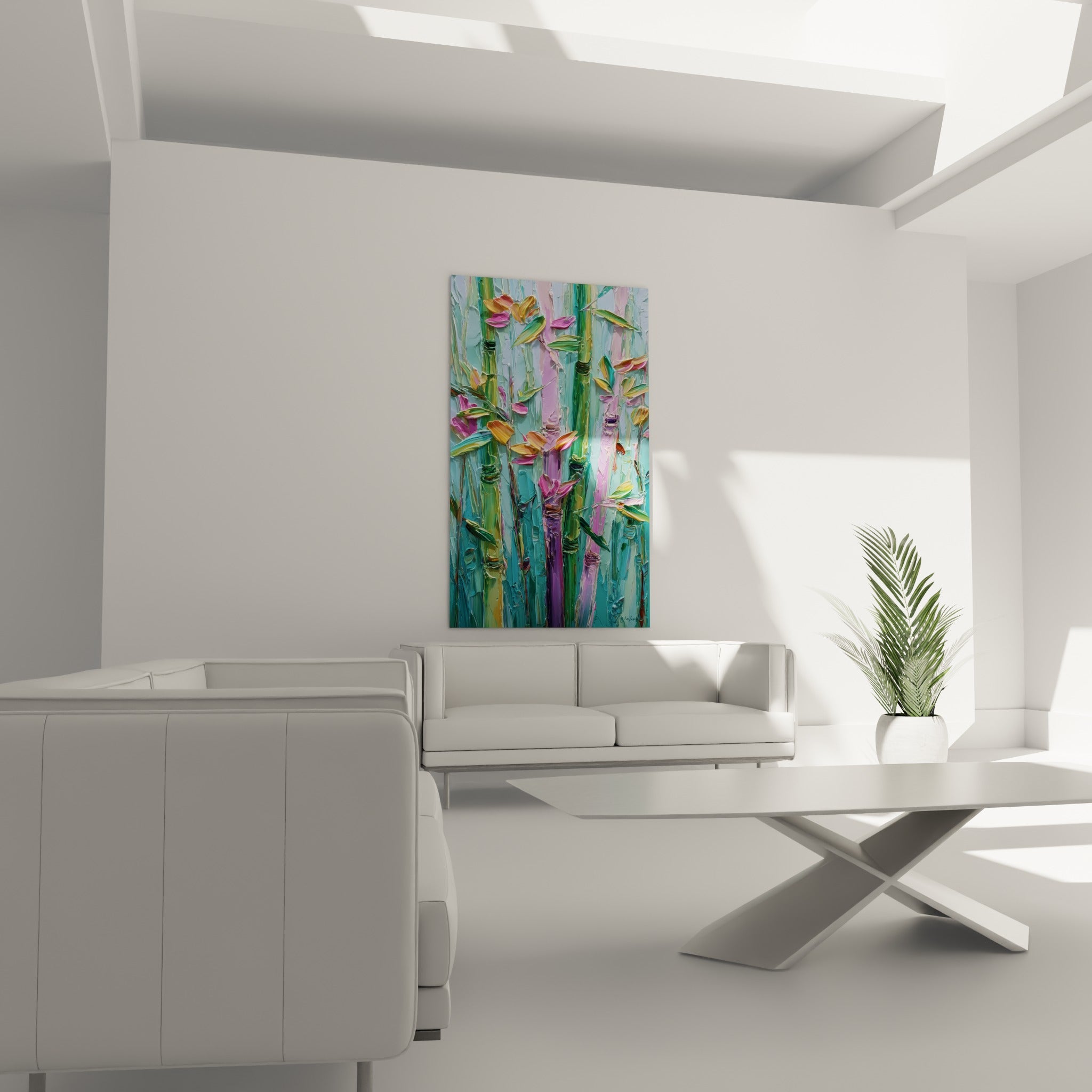 Composition de bambou turquoise et fuchsia au couteau, au-dessus d'un canapé dans un salon lumineux