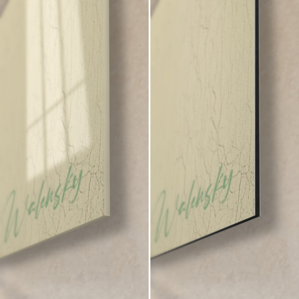 Schilderij van dennengroene bamboestengels, rechtsonder: glanzend acrylglas met reflecties links, mat zwart Dibond-aluminium rechts, Walensky-handtekening