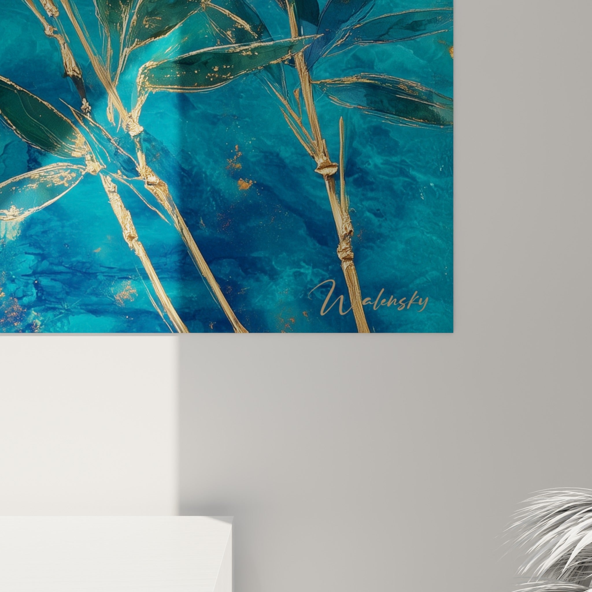 Détail des nœuds dorés et du feuillage bleu turquoise du bambou, effet aquarelle et coulures visibles