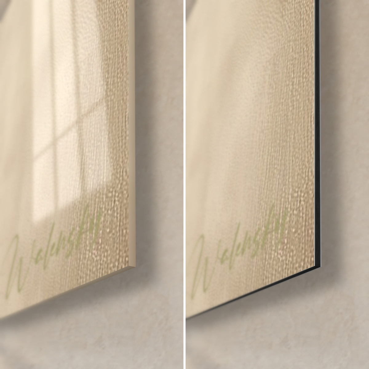 Schilderij van bamboe in groen en goudbeige, rechtsonder: glanzend acrylglas met reflecties, mat zwart Dibond-aluminium, randdikte 3 mm